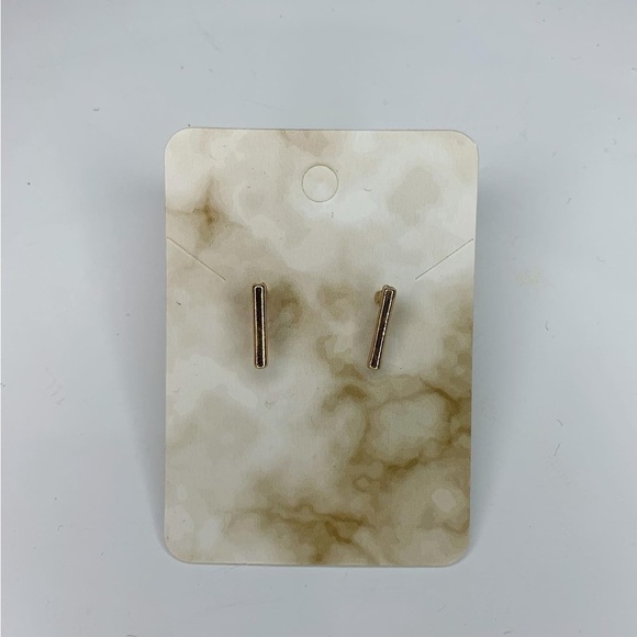 Gold line studs - Picture 1 of 4